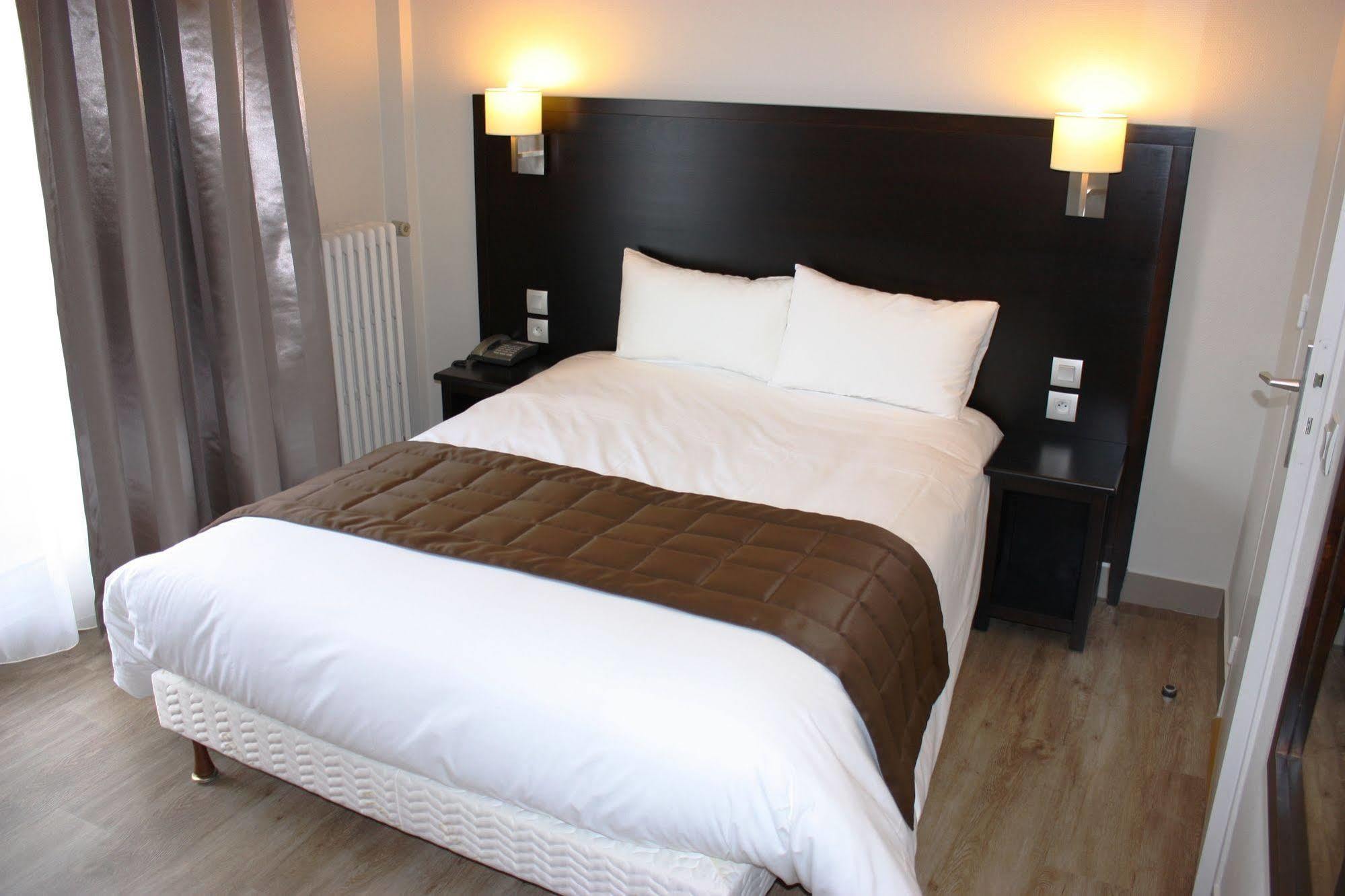 Hotel Des Quatrans Caen Eksteriør bilde